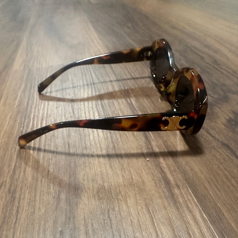 Tortoise Shell Sunglasses - Picture 4 of 5